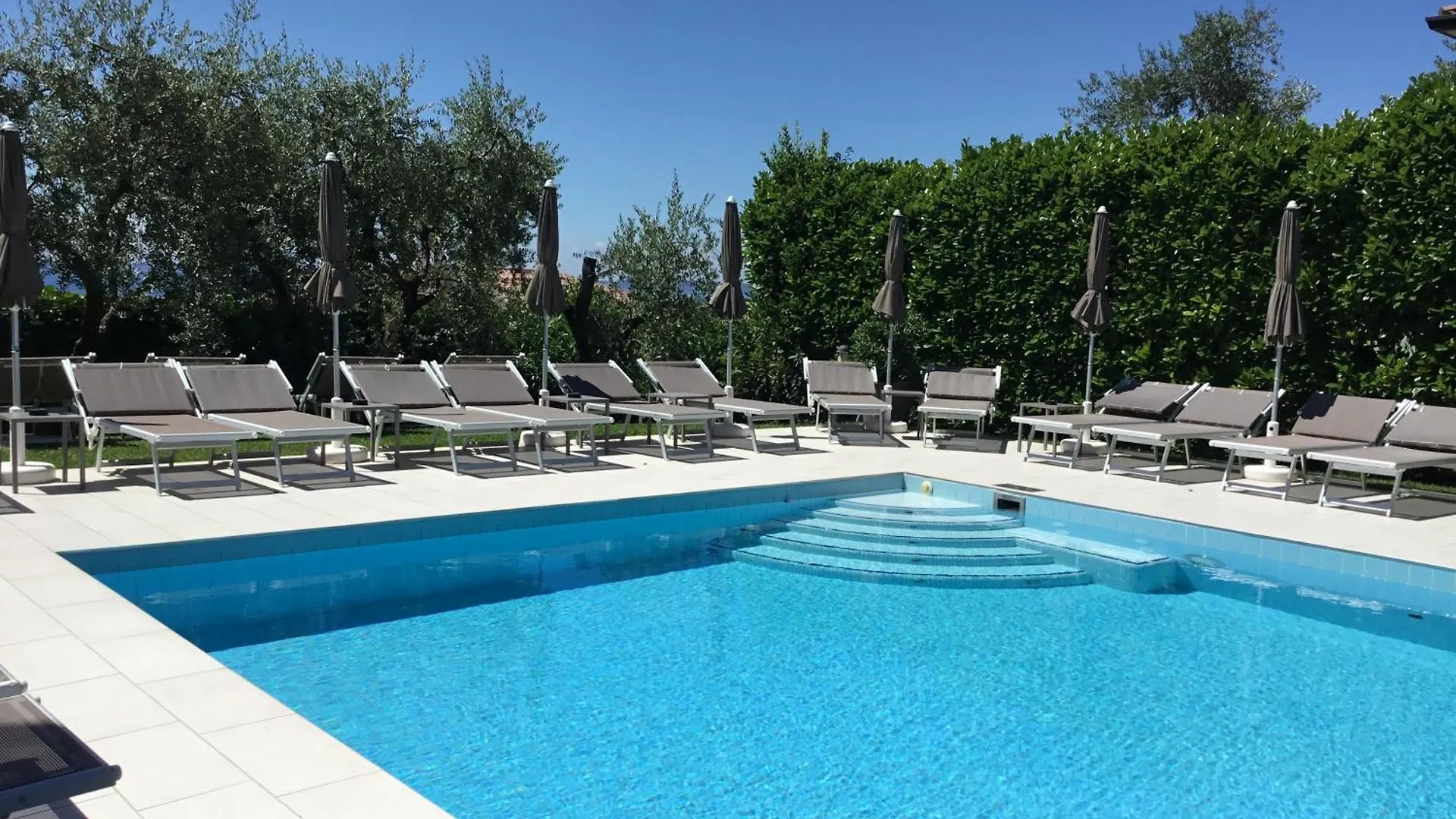 Hotel Villa Ca' Nova ***S Garda  3*, Garda (Verona)