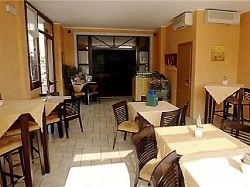 Hotel Villa Ca' Nova ***S Garda  3*, Garda (Verona)